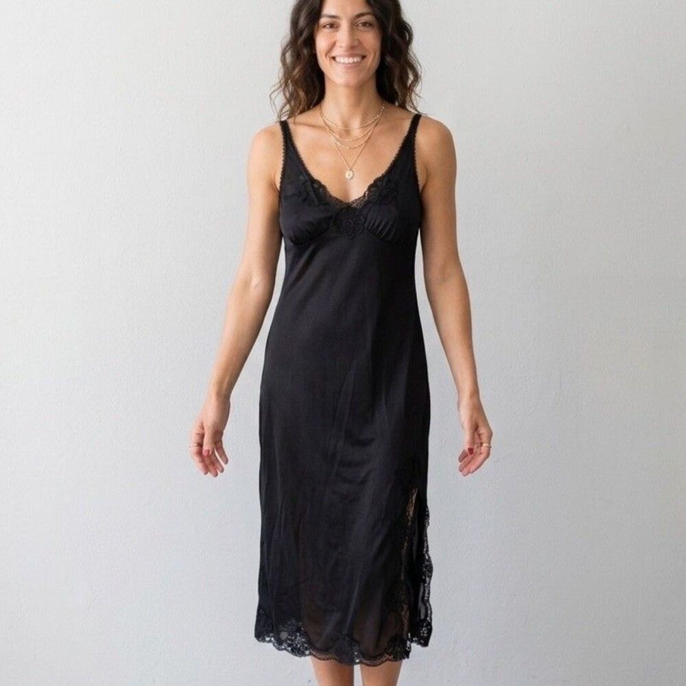 Vintage 80s Blush Black Lace Trim Slip Dress Chemise Nightgown Size 34 USA Made
